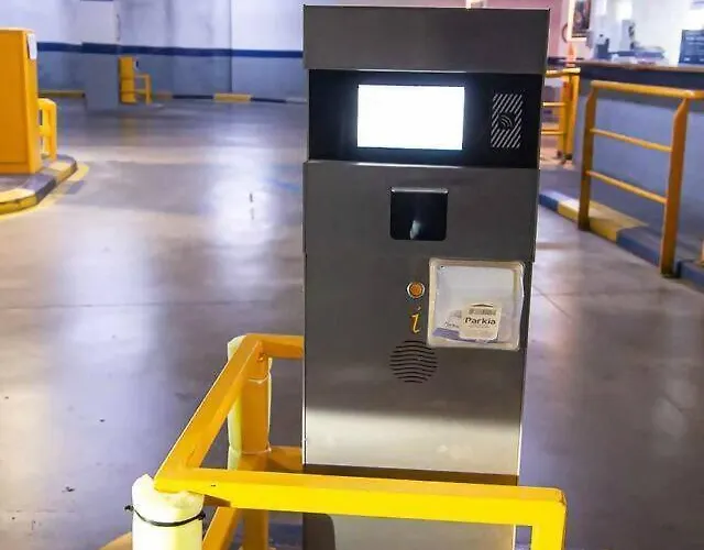 New Centro De Con Parking * Торремолинос